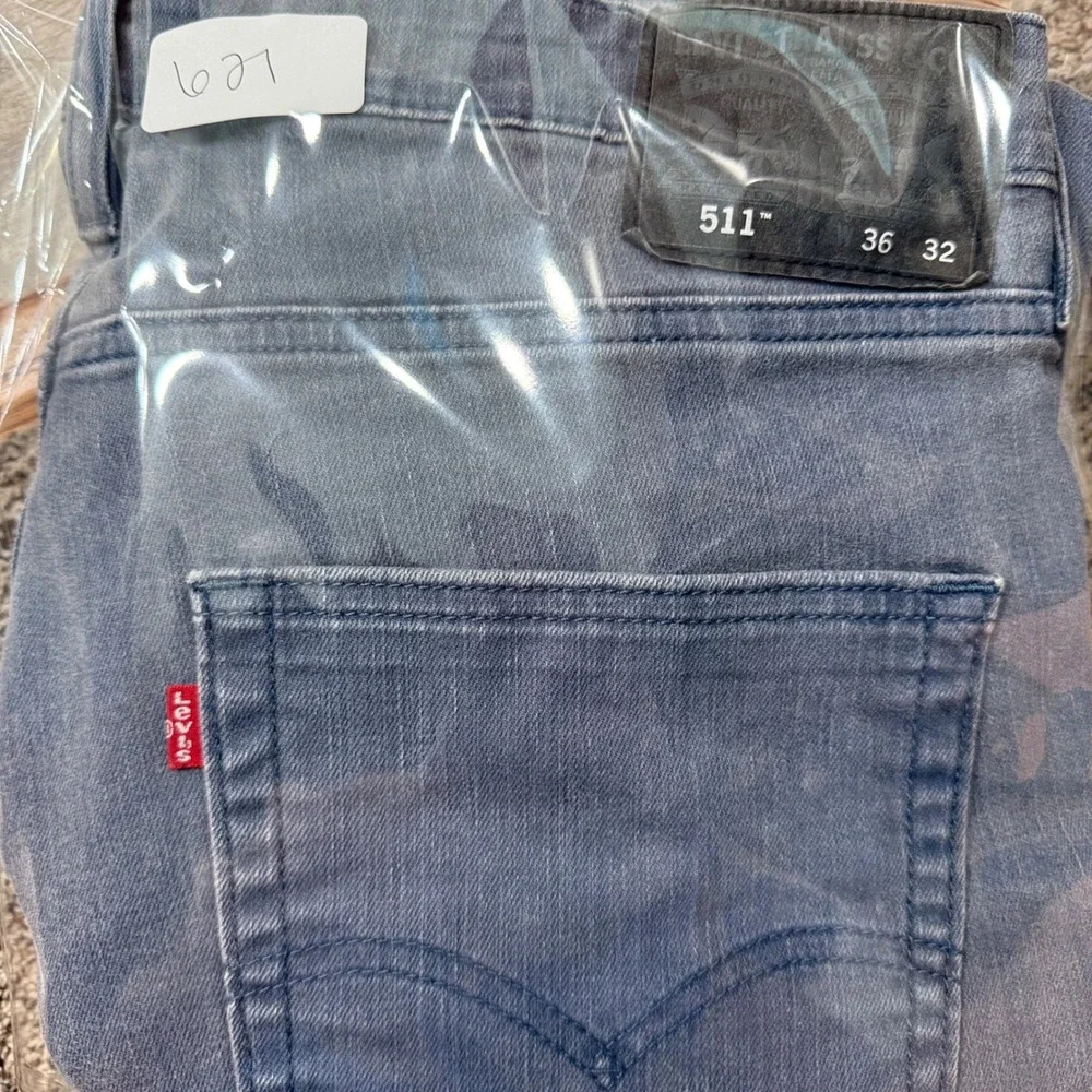 Levis pocket waist